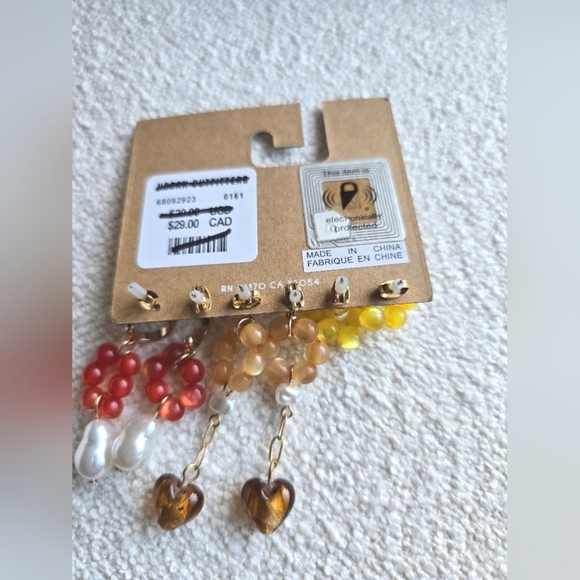 NEW!! Urban Outfitters, Set of 3, Flower Power Earrings and Layering Necklaces - Picture 8 of 8